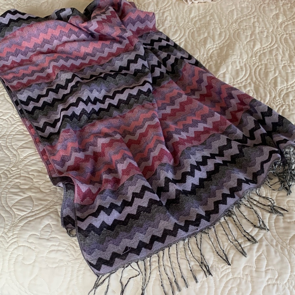 Zigzag Patterned Scarf Wrap
